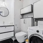 Premium In The Center Of With Free Parking & Balcony 华沙