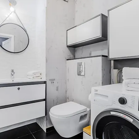 Premium In The Center Of With Free Parking & Balcony Warszawa